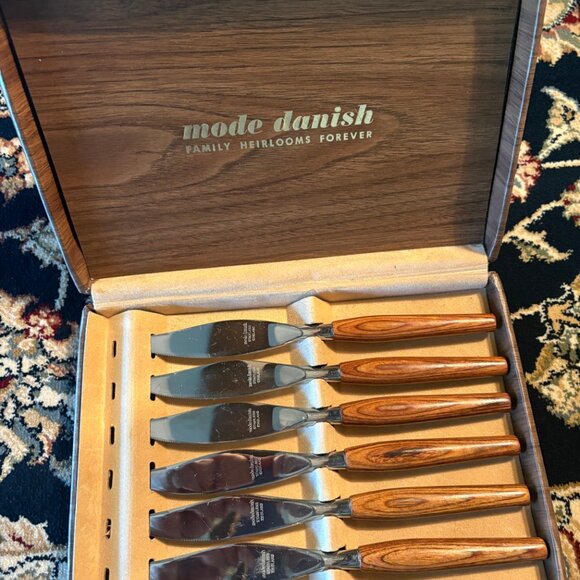Mode Danish 6 STEAK KNIVES Stainless Sheffield England Teak Wood Handles Vintage - Picture 1 of 5